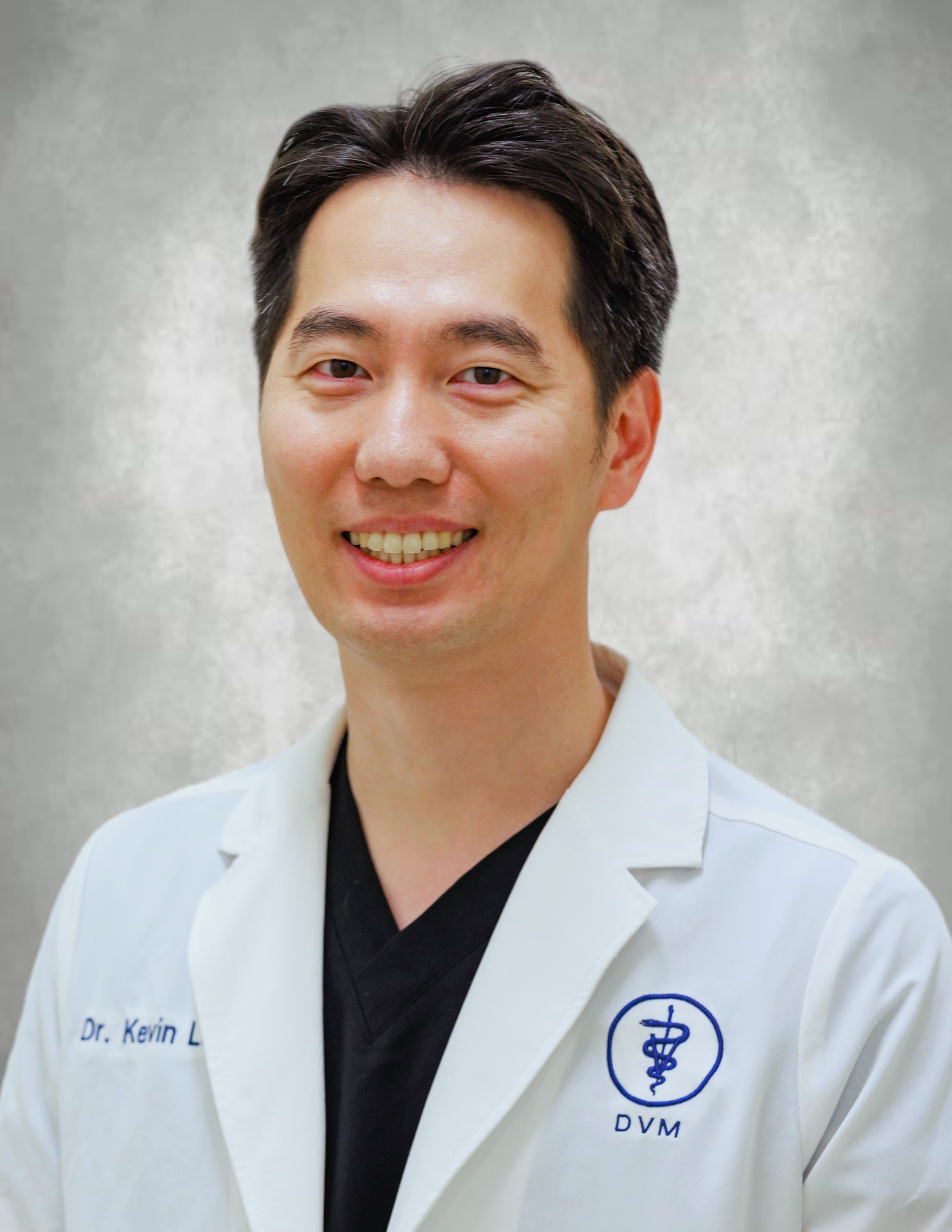 Dr. Kai Lee smiling in his lab coat